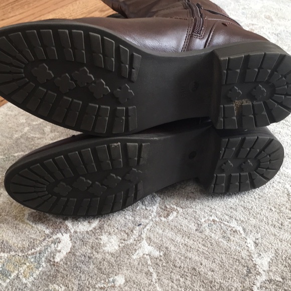 Liz Claiborne brown tall boots. Wider calf with stretch. Sz 8.5. Brown. - Picture 7 of 8